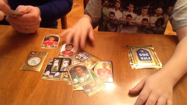 Смотреть всем. Я и мой папа откриваем наклейки ФИФА 365 2017 смотреть онлайн