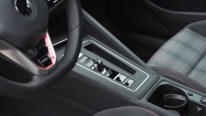 Volkswagens Golf GTI 2021 vs Golf GTI 2020. Кто кого?