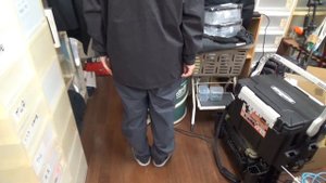 シマノ(Shimano) RA-005V ベーシック フィッシングレインスーツ L ブラック:妻がLサイズ着てみたよ!