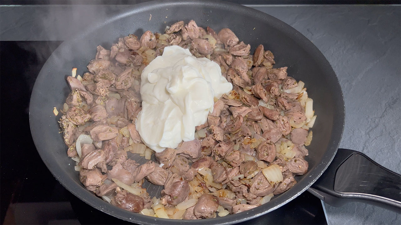 КУРИНЫЕ СЕРДЕЧКИ В СМЕТАНЕ!!!