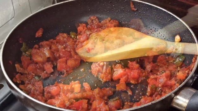 المزقة اليمنية بنت عم👯اللحسة اليمنية اطيب والذ وجبة عشاء👌Yemeni food смотреть онлайн