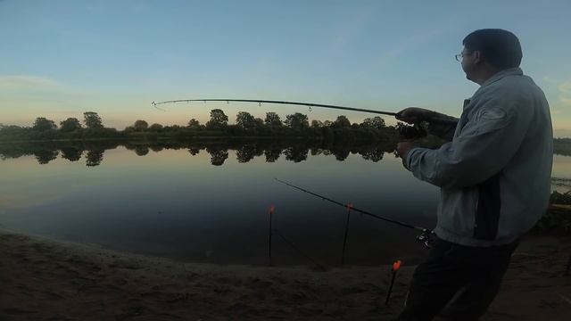 Рыбалка на фидер . Ловим леща. р. Луга. август 2020г смотреть онлайн