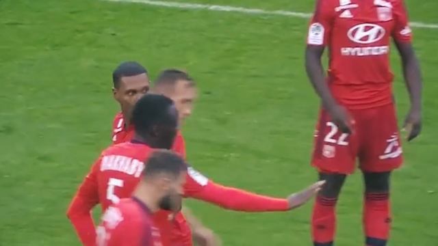 Не добежал пол метра... Невезение, ошибки и промахи футболистов. Футбольный топ @120 ЯРДОВ смотреть онлайн