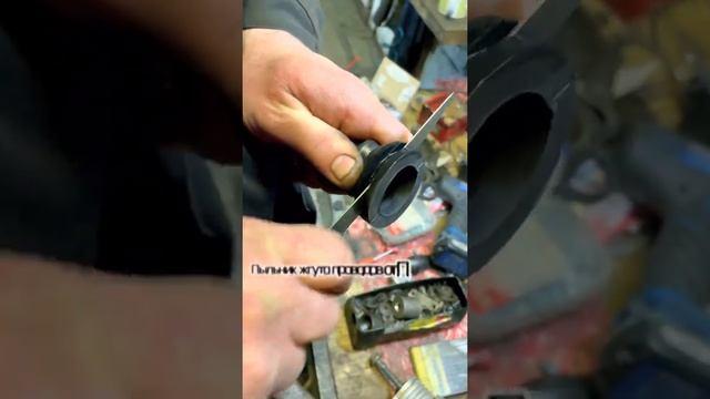 Замена пыльника рычага КПП. Рено Логан 2/Сандеро стал УАЗом Патриотом? #renault #ремонтавто #мкпп смотреть онлайн