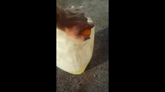 Канистра с бензином на жаре