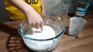 Неньютоновская жидкость. Опыт с водой и крахмалом в домашних условиях