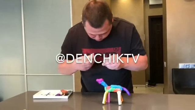 Пухлый набросился на Парковке на Денчика с кулаками ???жесть смотреть онлайн