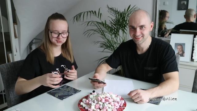 Музыкальный Пухлый Кролик Musical Chubby Bunny Challenge! смотреть онлайн