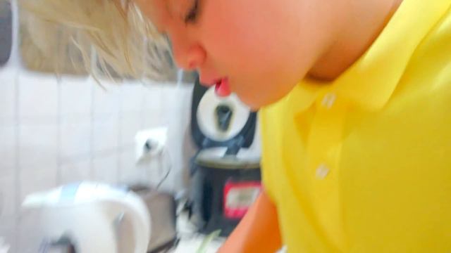 24 Часа ЕМ только ЖЕЛТУЮ Еду...!!! смотреть онлайн