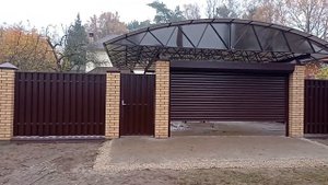 Роллетные ворота алютех 4*2 встроенный монтаж между кирпичных столбов