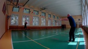 Баскетбол. Передача и ловля мяча с использованием дополнительного инвентаря. Броски мяча в корзину.