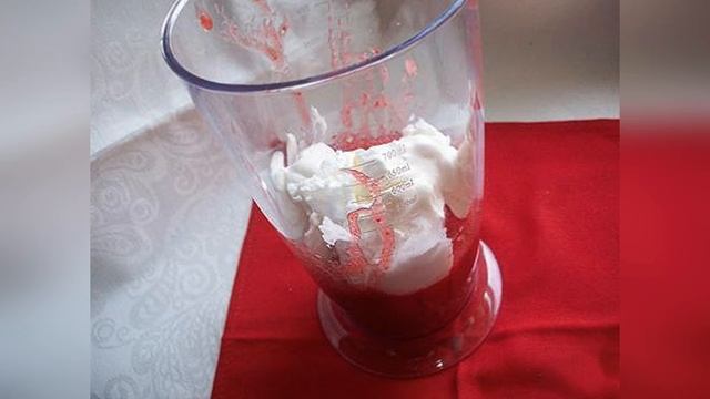 Молочный Коктейль С Клубникой / Книга Рецептов / Bon Appetit смотреть онлайн