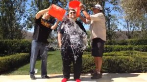 Guillermo del Toro Accepts the ALS Ice Bucket Challenge 26 08 2014