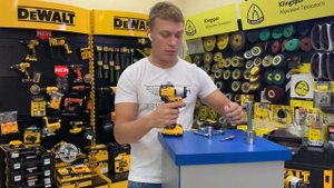 Видео обзор аккумуляторного шуруповерта DeWALT DCF801