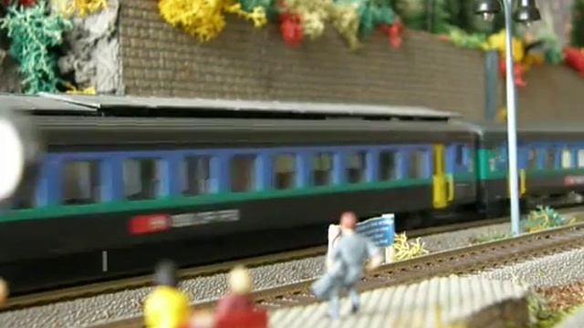 SBB Re 4/4 11128 with intercity train through Waldbrunn смотреть онлайн