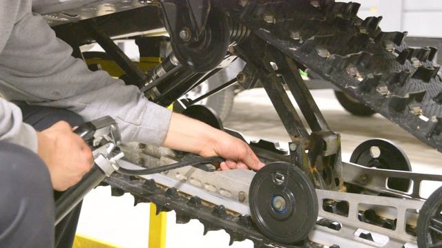 How to grease and clean your Skidoo Polaris Yamaha Arctic Cat Snowmobile (Summerize) смотреть онлайн