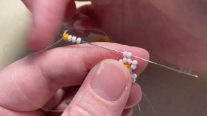 Ромашки из бисера МК браслет