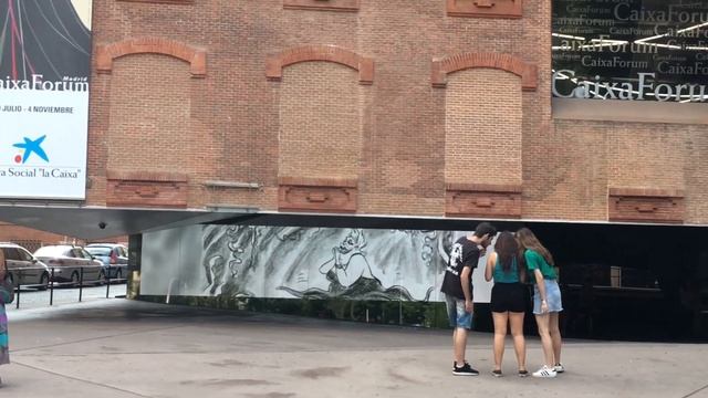Зелёная стена-клумба в Мадриде. Это надо увидеть!