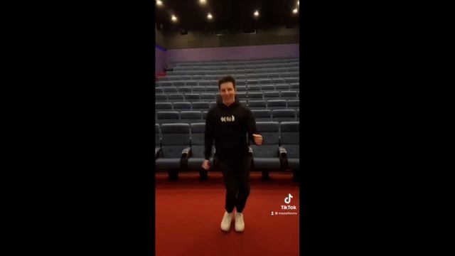 МАЗЕЛЛОВ танцует 1 час под музыку Mzlff - Алёша Алексей