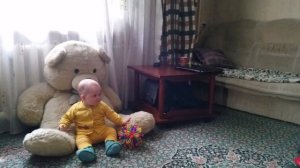 Счастья полные штаны,  малыш рад приходу бабушки, самые искренние эмоции ребенка