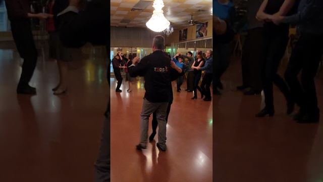 Dance Lessons for Beginners - Bachata - Basics with Forward and Back смотреть онлайн