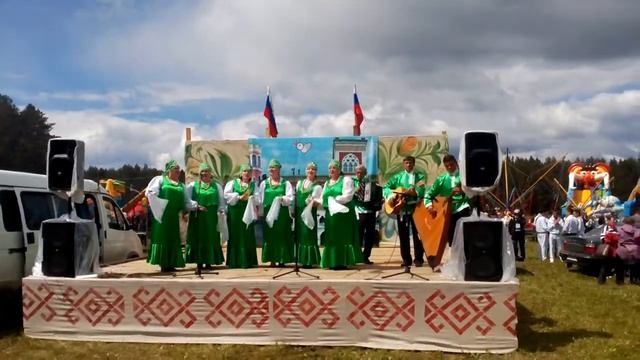 Ансамбль "Рябинушка" при Кужерском женском хоре на празднике Пеледыш пайрем в п. Морки. смотреть онлайн