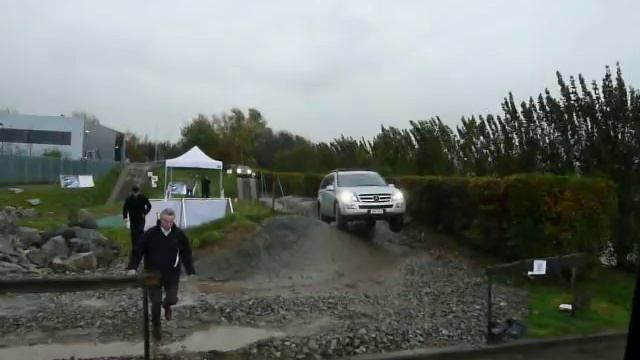 Toyota Land Cruiser V8/200 vs. Mercedes GL vs. Land Rover Range Rover смотреть онлайн