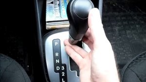 Как правильно снять ручку кпп на Kia rio 2012 и на хундай акцент 2013