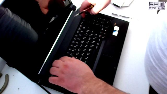 Как разобрать ноутбук Lenovo B560 смотреть онлайн