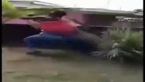 два негра дерутся за кишмиш в ашане