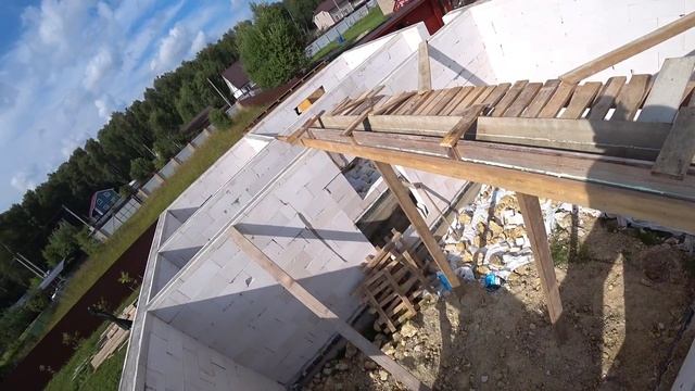 БЕТОННАЯ БАЛКА ДЛЯ ПЕРЕГОРОДКИ / БЕТОННЫЙ ПОЯС / НЕСУЩАЯ СТЕНА / КАК ПОСТРОИТЬ ПЕРЕГОРОДКУ ГАЗОБЕТО