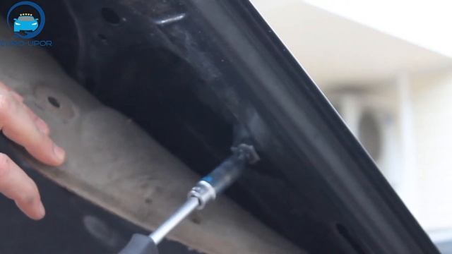 Установка амортизаторов капота на Chevrolet Lacetti / Шевроле Лачетти смотреть онлайн