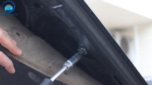 Установка амортизаторов капота на Chevrolet Lacetti / Шевроле Лачетти