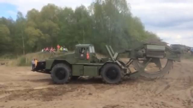 Grabenbagger TMK 2/МАЗ-538 смотреть онлайн