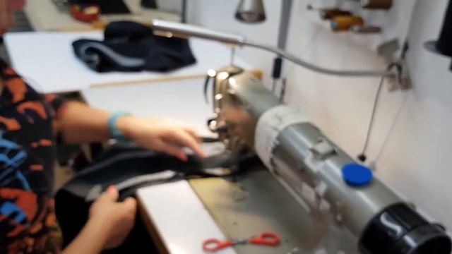 Как укоротить рукава сверху на кожаной куртке? смотреть онлайн