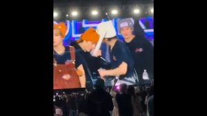 моменты с концертов Стрей Кидс