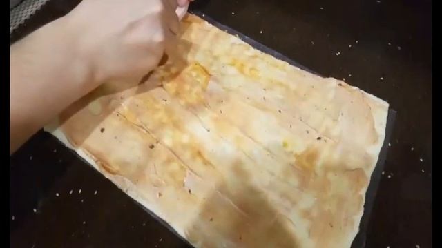 Слоеные рулетики с ветчиной,сыром и оливками. Выпечка из слоеного теста . смотреть онлайн