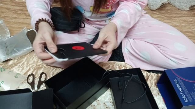 Unboxing BEATS SOLO3 wireless headphone ( birthday gift ) смотреть онлайн