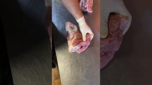 Мясной магазин «Рубильня и жаровня». Часть 3. Свиная рулька. Как выбрать, что приготовить.