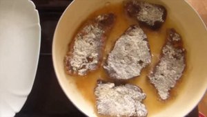 Жарим вкусненько телячью печень! Отличный рецепт!) Жареная печень с луком.