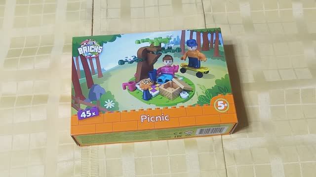 Собираем лего Пикник. Assembling Lego Picnic.