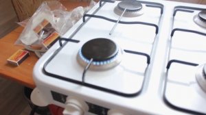 пламя очень маленькое на газовой плите.