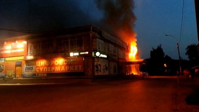 Пожар в ТЦ Союз, Закамск 1 смотреть онлайн