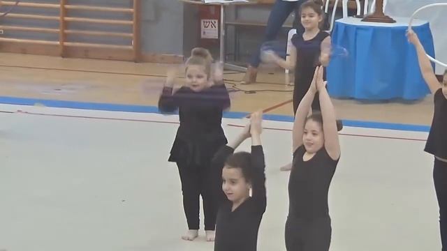 художественная гимнастика. первое выступление. всего месяц тренировки смотреть онлайн