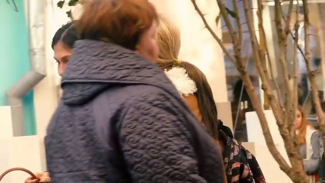 ДЕВУШКА ДОСТАЛА ПРЕЗИК ПРАНК реакция людей на мои выходки смотреть онлайн