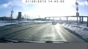 Танк выехал на дорогу