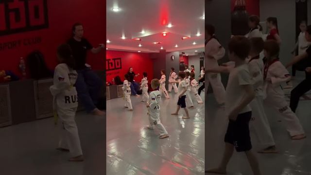 Тренировка тхэквондо ВТФ в Dojo Sport Club, Москва.Отработка первого Пхумсэ. Тэгук Иль Джан.