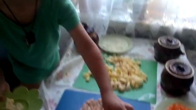 Жаркое в глечике - Блюда из картофеля овощей и куринного мяса . 1 часть смотреть онлайн