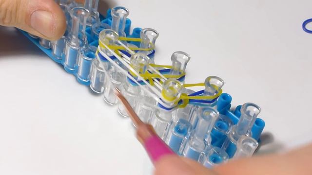 ТРОЙНОЙ ФИШТЕЙЛ | Тройной рыбий хвост | Triple Fishtail Rainbow Loom. Урок 139 смотреть онлайн