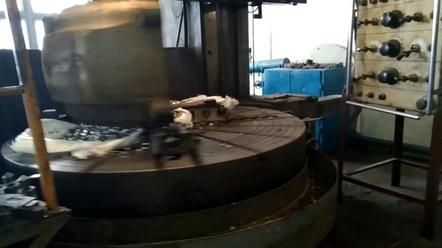 Восстановление подшипника шаровой мельницы(диаметр 1000мм) точим бабит